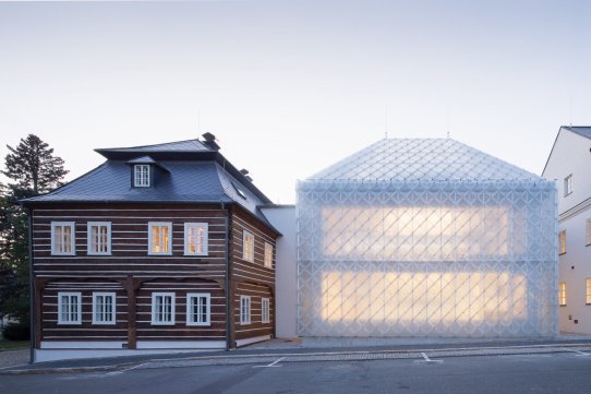 Architektura a sklo / LASVIT